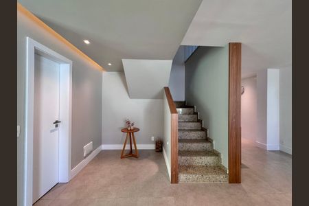 Casa de condomínio à venda com 365m², 4 quartos e 2 vagasSala