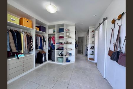 Casa de condomínio à venda com 365m², 4 quartos e 2 vagasSuíte 2