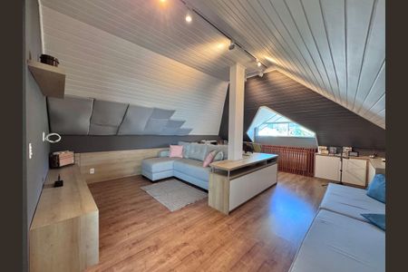 Casa de condomínio à venda com 365m², 4 quartos e 2 vagasSótão