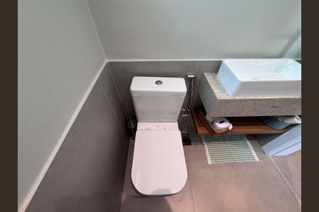 Casa de condomínio à venda com 365m², 4 quartos e 2 vagasLavabo