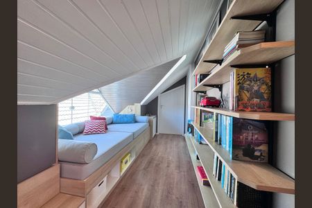 Casa de condomínio à venda com 365m², 4 quartos e 2 vagasSótão