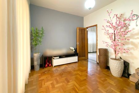 Casa à venda com 2 quartos, 400m² em Sagrada Família, Belo Horizonte