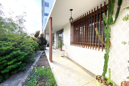 Casa à venda com 400m², 2 quartos e 2 vagas
