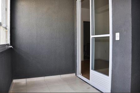 Apartamento à venda com 34m², 2 quartos e sem vaga Apartamento à venda com 34m², 2 quartos e sem vagaDetalhe - Varanda da Sala e Cozinha Americana