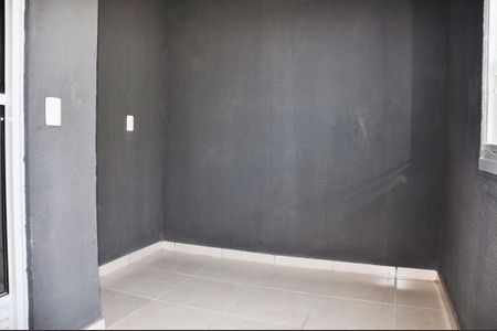 Apartamento à venda com 34m², 2 quartos e sem vaga Apartamento à venda com 34m², 2 quartos e sem vagaDetalhe - Varanda da Sala e Cozinha Americana