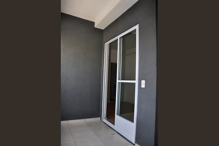 Apartamento à venda com 34m², 2 quartos e sem vaga Apartamento à venda com 34m², 2 quartos e sem vagaDetalhe - Varanda da Sala e Cozinha Americana