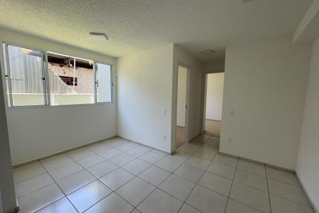 Sala de apartamento para alugar com 2 quartos, 42m² em Jardim Gramacho, Duque de Caxias