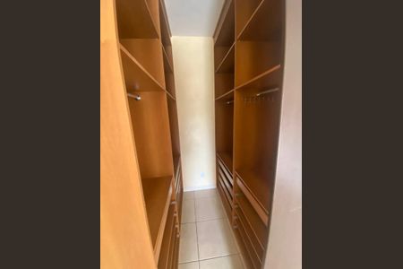 Apartamento para alugar com 127m², 3 quartos e 2 vagas Apartamento para alugar com 127m², 3 quartos e 2 vagasCloset da Suíte