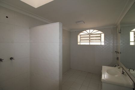 Casa para alugar com 200m², 3 quartos e 5 vagasQuarto 1 - Banheiro