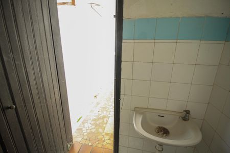 Casa para alugar com 100m², 2 quartos e 1 vaga Casa para alugar com 100m², 2 quartos e 1 vagaBanheiro de Serviço