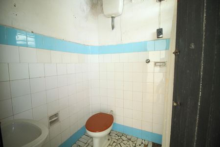 Casa para alugar com 100m², 2 quartos e 1 vaga Casa para alugar com 100m², 2 quartos e 1 vagaBanheiro de Serviço