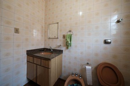 Casa à venda com 140m², 3 quartos e 2 vagasBanheiro