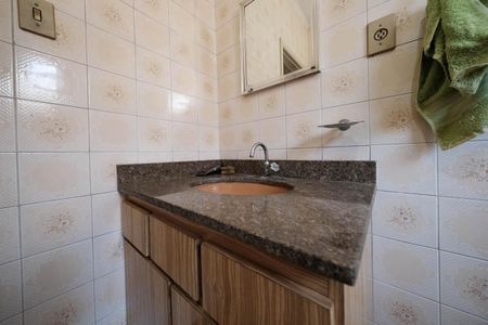 Casa à venda com 140m², 3 quartos e 2 vagasBanheiro