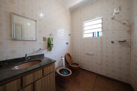 Casa à venda com 140m², 3 quartos e 2 vagasBanheiro