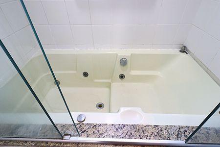 Apartamento à venda com 80m², 2 quartos e 2 vagasBanheiro da Suíte 1