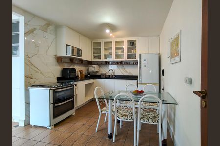 Apartamento para alugar com 131m², 3 quartos e 2 vagasCozinha