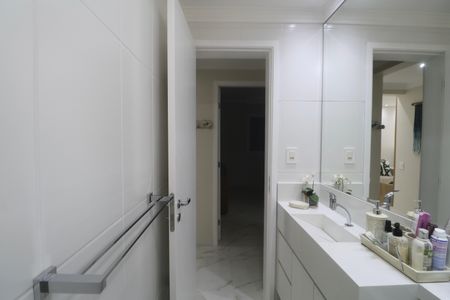 Apartamento para alugar com 72m², 2 quartos e 2 vagas Apartamento para alugar com 72m², 2 quartos e 2 vagasBanheiro Social