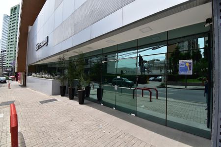 Apartamento para alugar com 70m², 2 quartos e 1 vagaFachada com Plaquinha