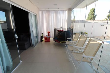 Casa de condomínio para alugar com 340m², 4 quartos e 3 vagasÁrea Externa