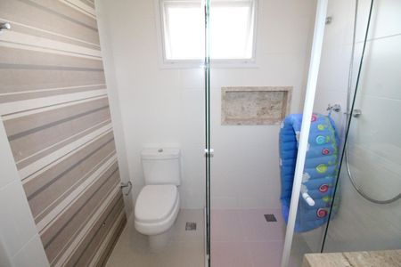 Casa de condomínio para alugar com 340m², 4 quartos e 3 vagasBanheiro da Suíte 1