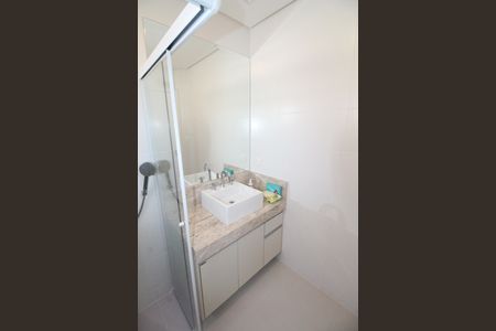 Casa de condomínio para alugar com 340m², 4 quartos e 3 vagasBanheiro da Suíte 1