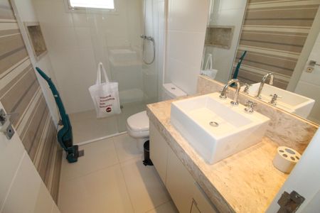 Casa de condomínio para alugar com 340m², 4 quartos e 3 vagasBanheiro da Suíte 4