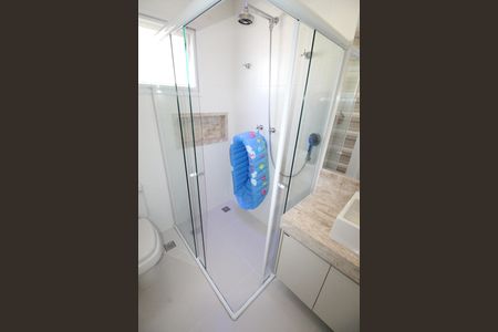 Casa de condomínio para alugar com 340m², 4 quartos e 3 vagasBanheiro da Suíte 1