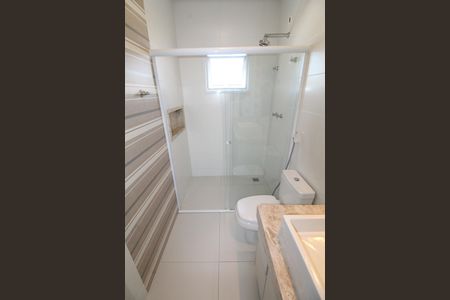 Casa de condomínio para alugar com 340m², 4 quartos e 3 vagasBanheiro da Suíte 2