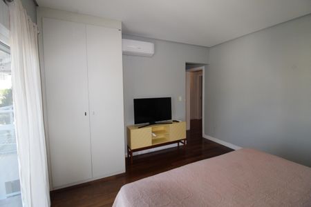 Casa de condomínio para alugar com 340m², 4 quartos e 3 vagasSuíte 2