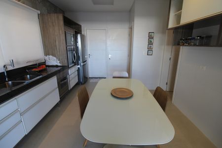 Casa de condomínio para alugar com 340m², 4 quartos e 3 vagasCozinha