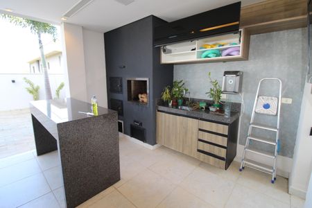 Casa de condomínio para alugar com 340m², 4 quartos e 3 vagasÁrea Externa