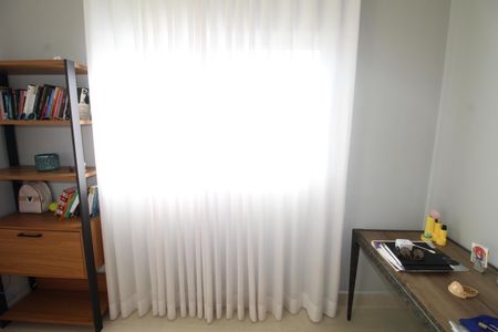 Casa de condomínio para alugar com 340m², 4 quartos e 3 vagasEscritório