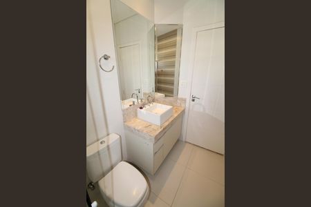 Casa de condomínio para alugar com 340m², 4 quartos e 3 vagasBanheiro da Suíte 2