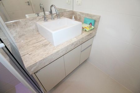 Casa de condomínio para alugar com 340m², 4 quartos e 3 vagasBanheiro da Suíte 1