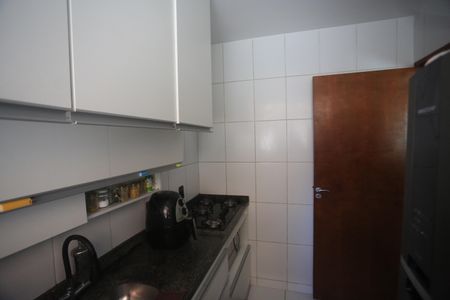 Apartamento à venda com 100m², 2 quartos e 2 vagasCozinha
