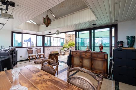 Apartamento à venda com 296m², 4 quartos e 3 vagas Apartamento à venda com 296m², 4 quartos e 3 vagasSalão de Festas