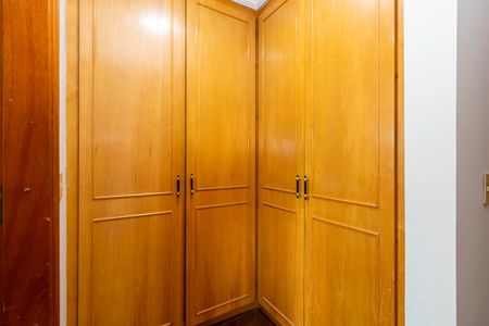 Apartamento à venda com 296m², 4 quartos e 3 vagas Apartamento à venda com 296m², 4 quartos e 3 vagasSuíte 2