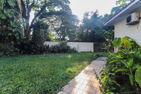 Casa à venda com 1500m², 4 quartos e 10 vagasQuintal