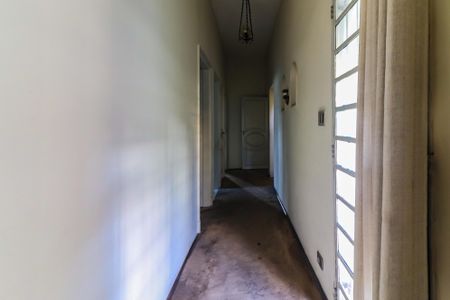 Casa à venda com 1500m², 4 quartos e 10 vagasCorredor Quartos