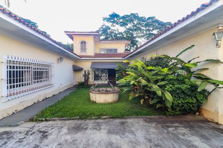 Casa à venda com 1500m², 4 quartos e 10 vagasQuintal