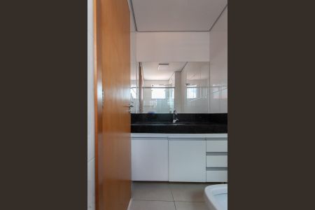 Apartamento à venda com 85m², 3 quartos e 2 vagas Apartamento à venda com 85m², 3 quartos e 2 vagasBanheiro da Suíte