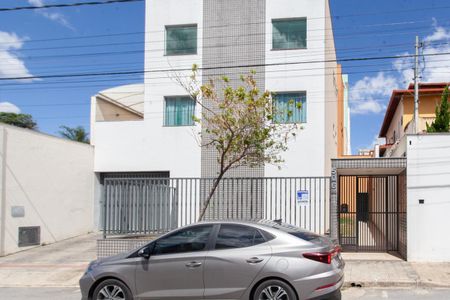 Apartamento à venda com 85m², 3 quartos e 2 vagas Apartamento à venda com 85m², 3 quartos e 2 vagasFachada