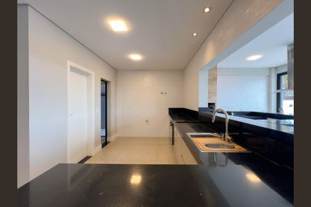 Casa de condomínio para alugar com 246m², 3 quartos e 4 vagasCozinha