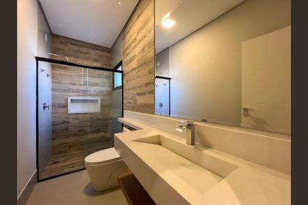 Casa de condomínio para alugar com 246m², 3 quartos e 4 vagasBanheiro da Suíte 3