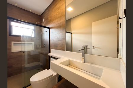 Casa de condomínio para alugar com 246m², 3 quartos e 4 vagasBanheiro da Suíte 1