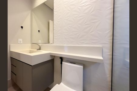 Casa de condomínio para alugar com 246m², 3 quartos e 4 vagasBanheiro da Suíte 2