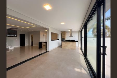 Casa de condomínio para alugar com 246m², 3 quartos e 4 vagasChurrasqueira