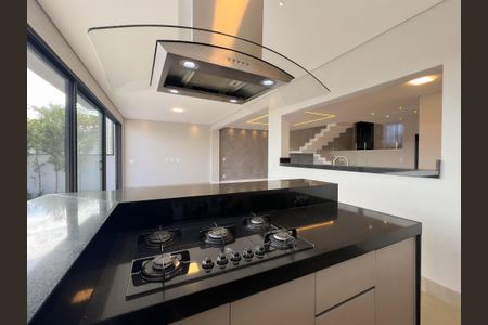 Casa de condomínio para alugar com 246m², 3 quartos e 4 vagasChurrasqueira