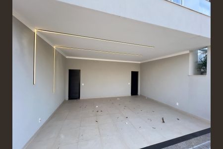 Casa de condomínio para alugar com 246m², 3 quartos e 4 vagasGaragem