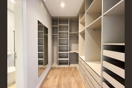 Casa de condomínio para alugar com 246m², 3 quartos e 4 vagasCloset  Suíte 2